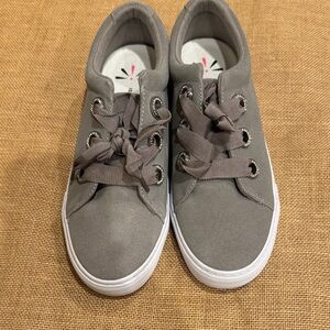 Isaac Mizrahi Gray Women's Sneakers